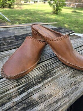 Modellista Brown Leather‎ Slip-On Kitten Heel Mules Whipstitch Accent Size 8